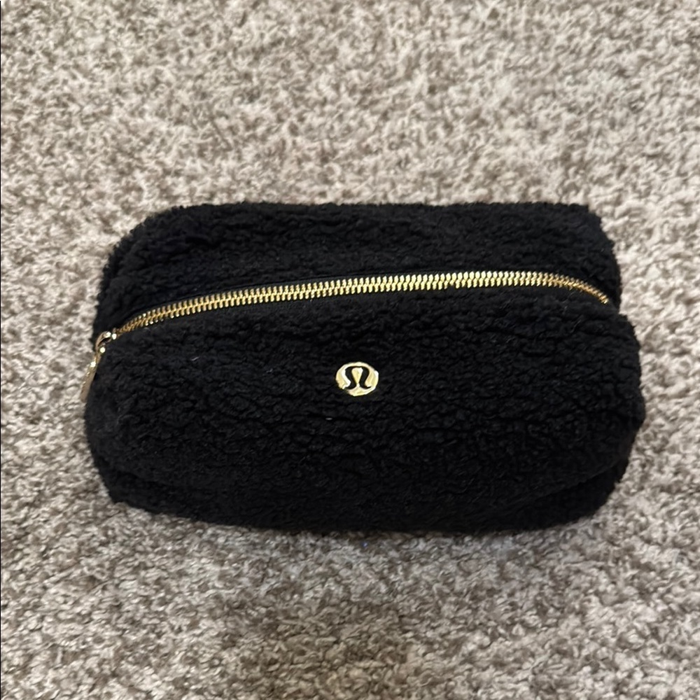 lululemon athletica Black Sherpa Bag